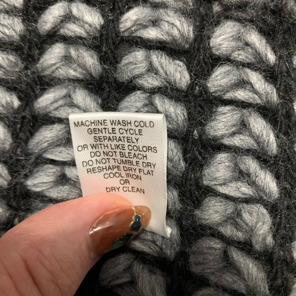 Barretti large loop knitted sweater vest. Made in Italy. - Picture 5 of 9